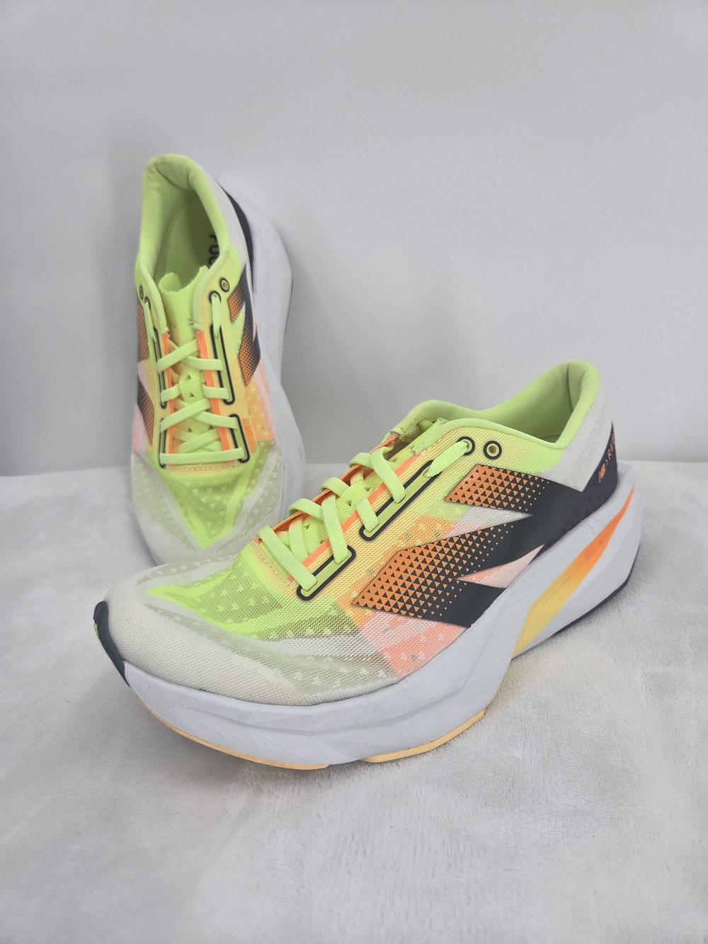 New Balance FuelCell Rebel v4 WFCXLA4 Women’s 9.5 Running Shoes Lime Mango